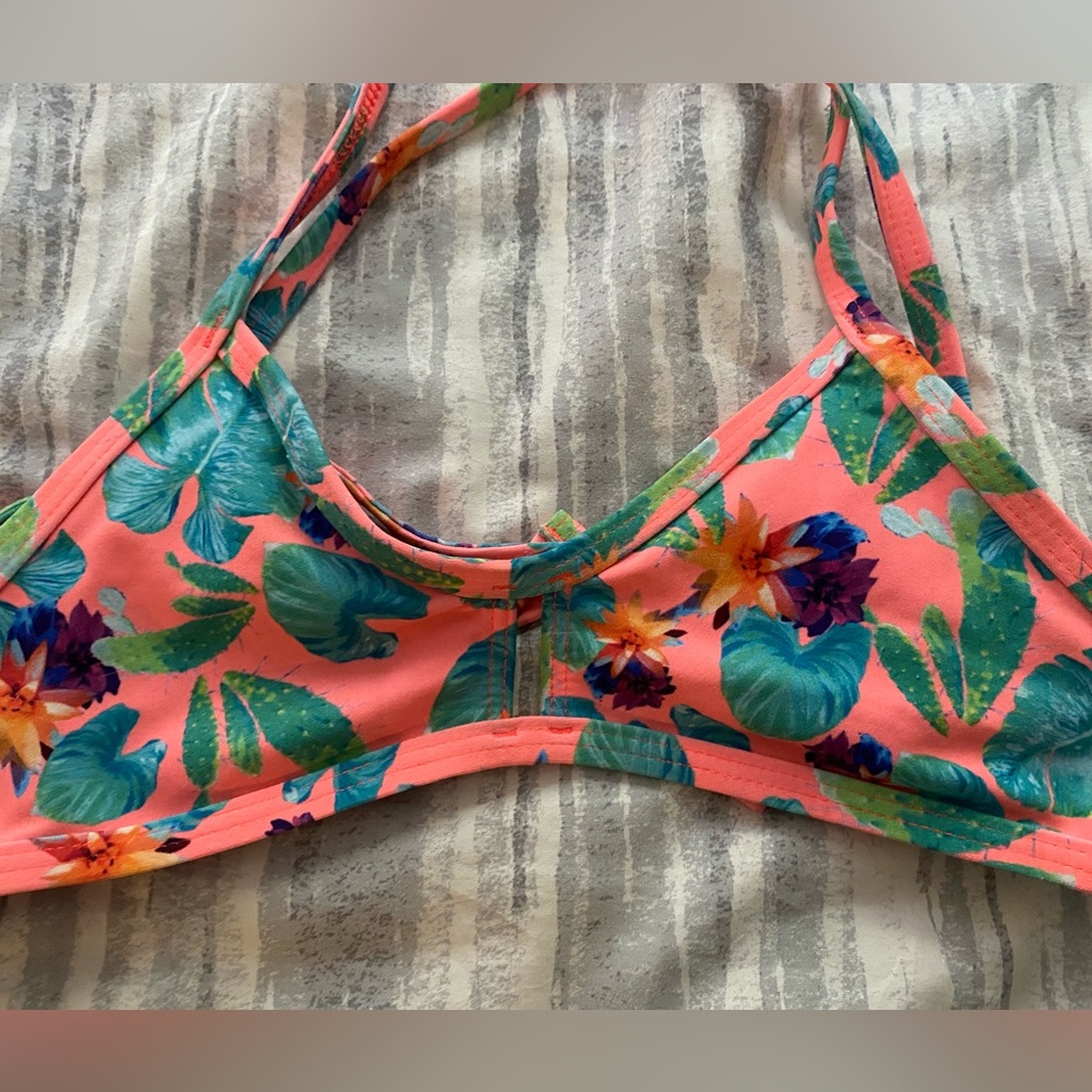 Jolyn Clothing XS Vent top!